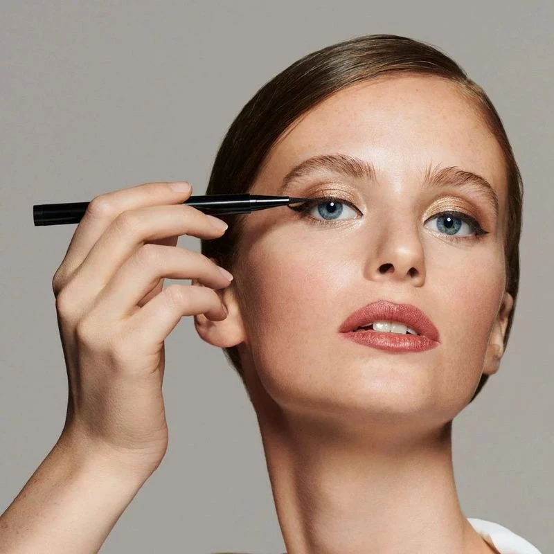 Dolomia Eyeliner In Penna Dal Colore Intenso E A Lunga Tenuta N.40 Colore Nero 2 Dolomia Eyeliner In Penna Dal Colore Intenso E A Lunga Tenuta N.40 Colore Nero - immagine 2